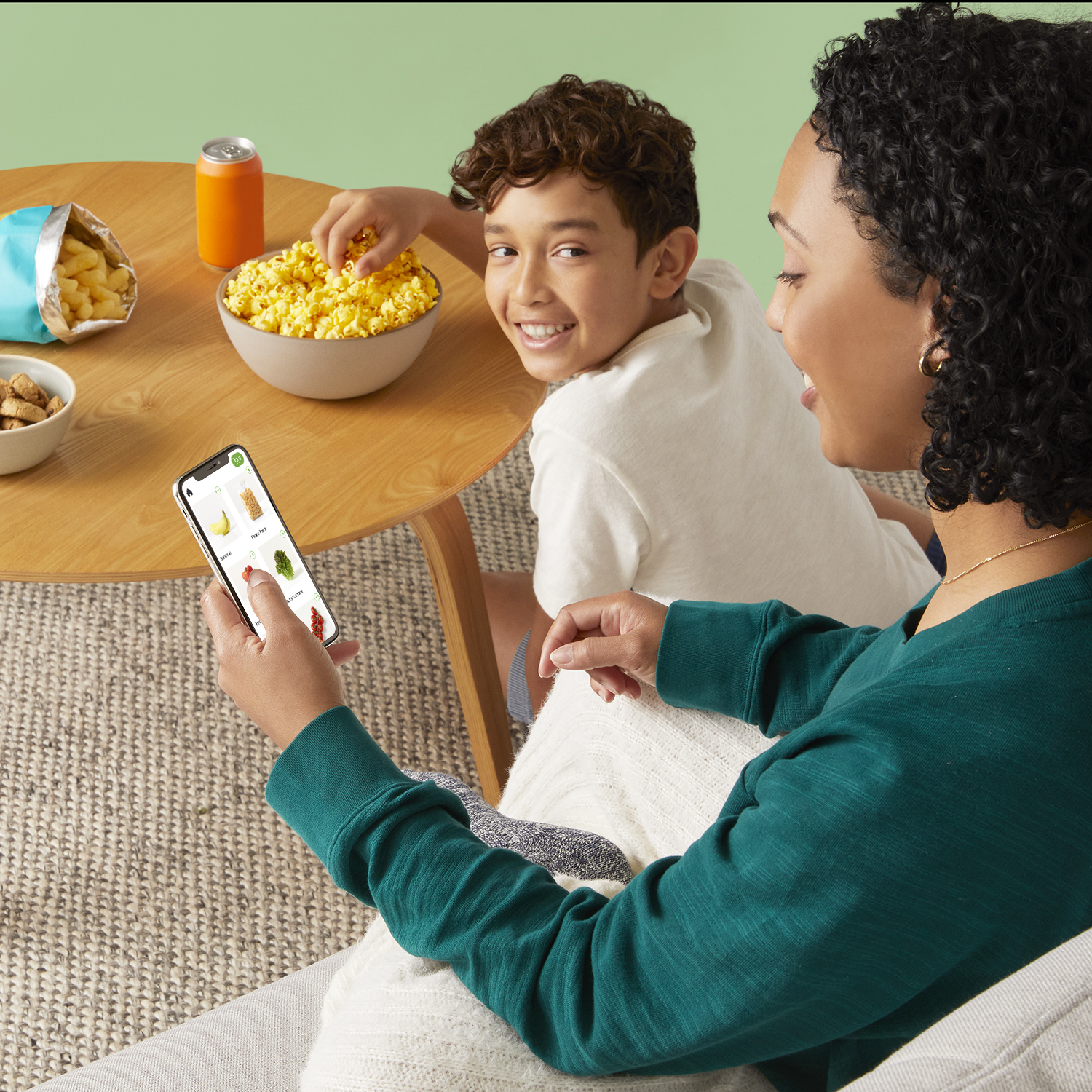 Instacart_Living_Room_Convenience_Movie_Night_Family_Detail_9827_1x1_green