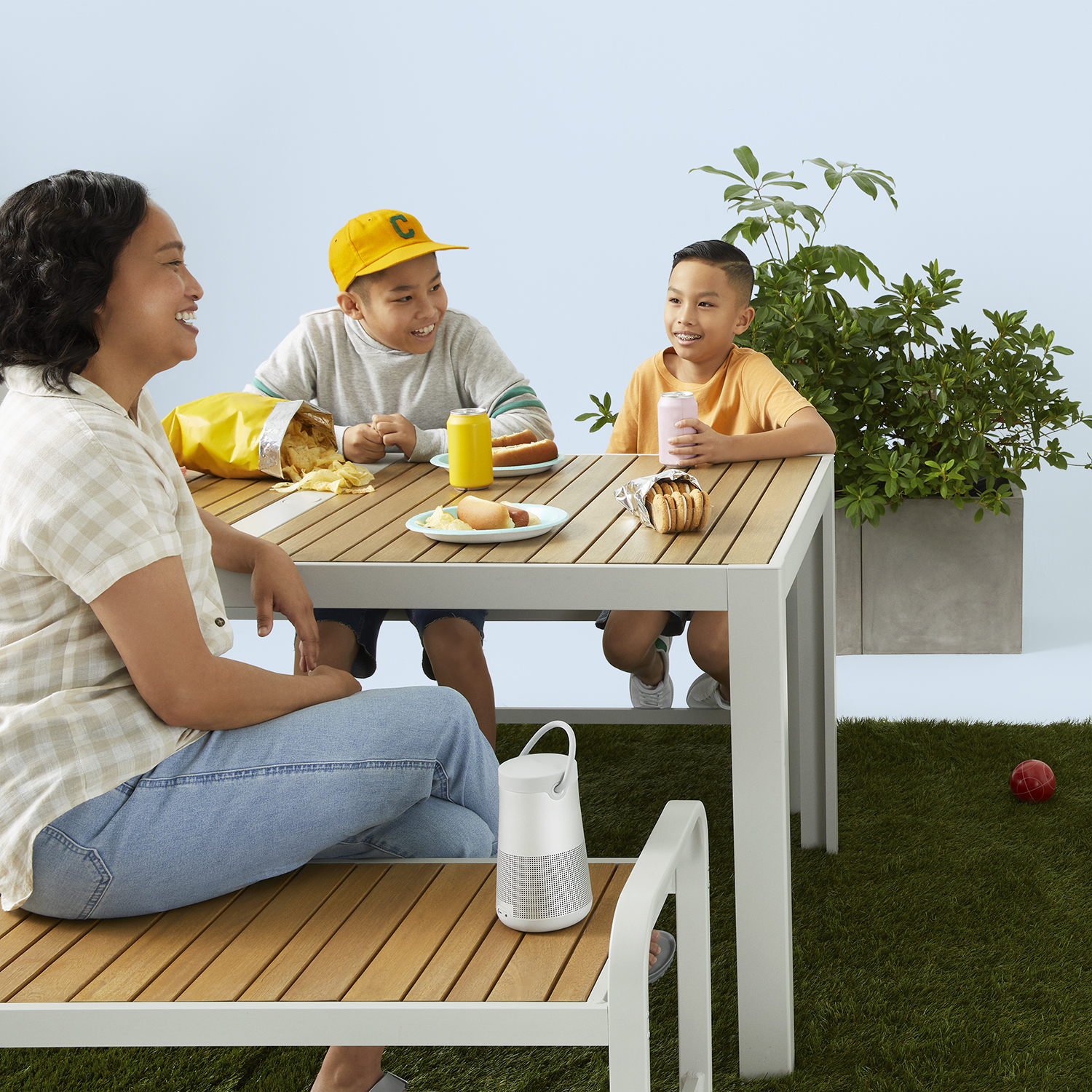 Instacart_Outdoors_General_Party_Wide_Straight_On_1581_blue_1x1